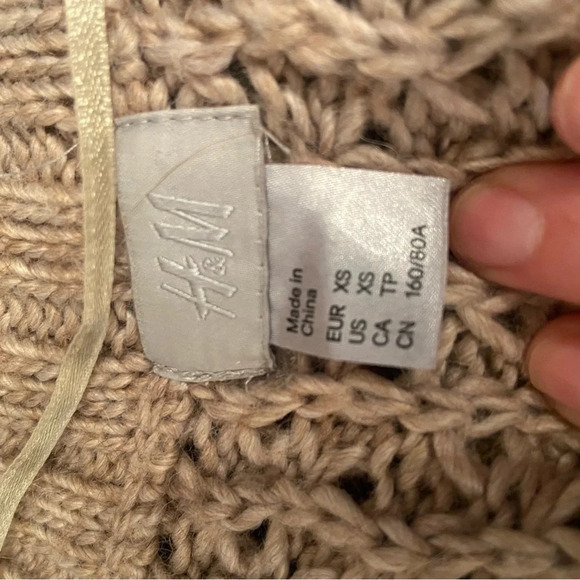 H&M women's beige sweater in size x-small - Picture 8 of 8
